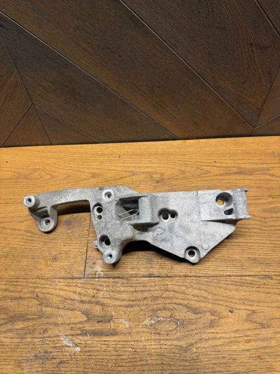 Generator/alternator bracket 9809714680