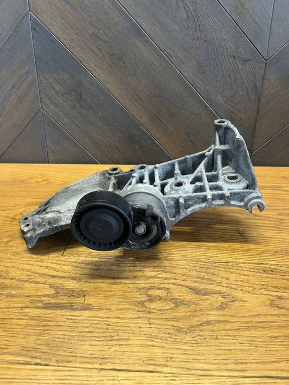 Generator/alternator bracket 8200669494