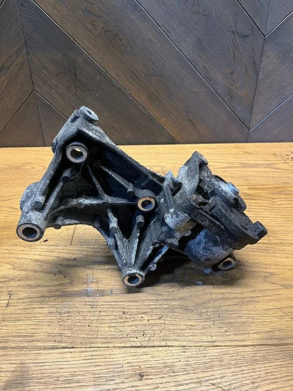 Generator/alternator bracket 117105124R