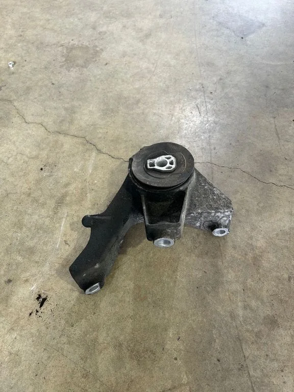 Engine mount bracket – Opel Antara (2006-2016)