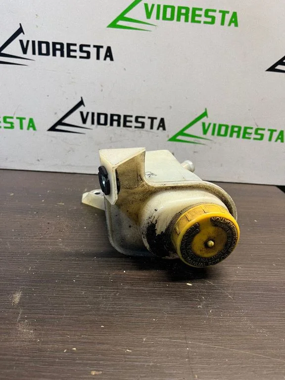 Power steering fluid tank/reservoir