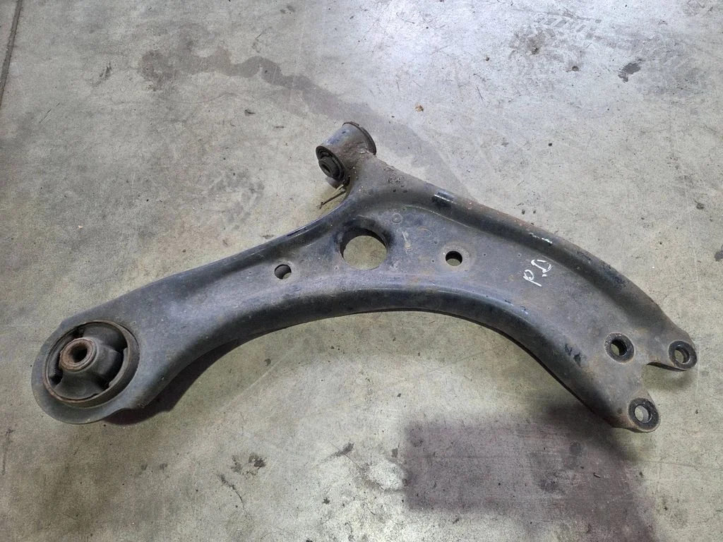 Front lower control arm/wishbone 54501D7000