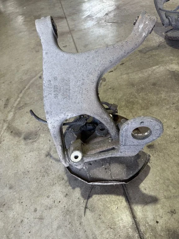 Rear wheel hub spindle/knuckle 24849