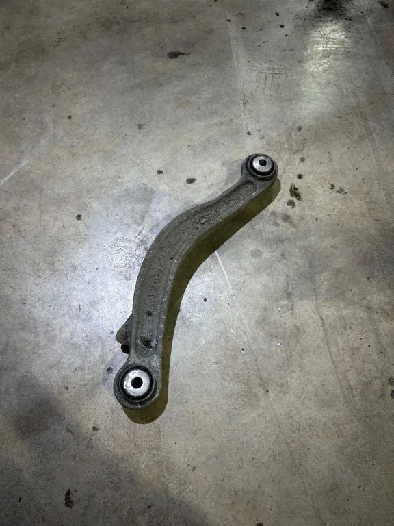 Rear control arm 20407F15