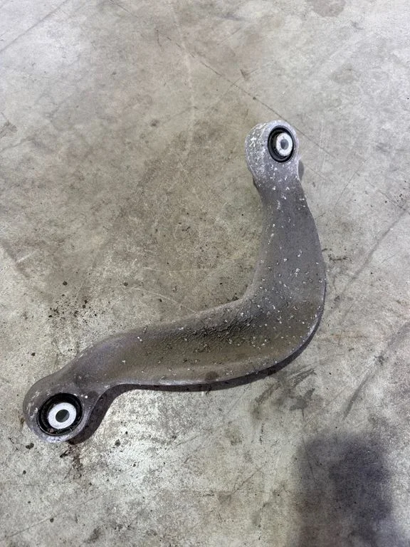 Rear upper control arm/wishbone – rear left