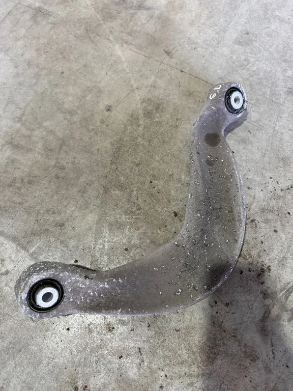 Rear upper control arm/wishbone – rear right