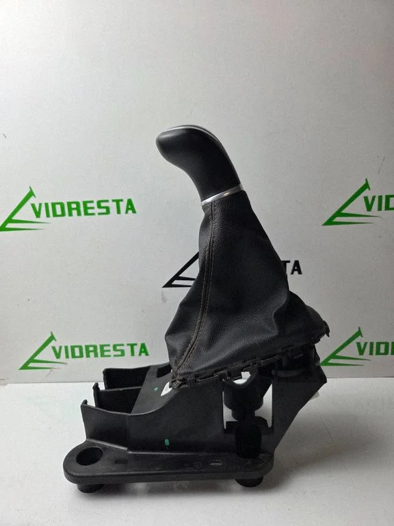 Gear selector mechanism 1000413815