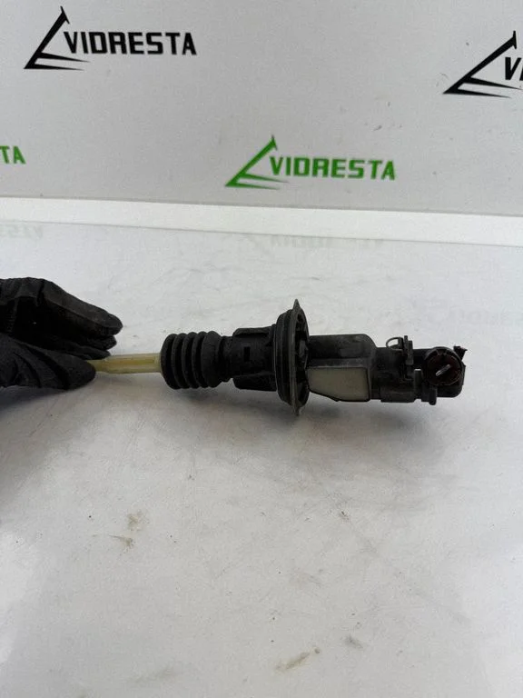 Clutch master cylinder 9809426080