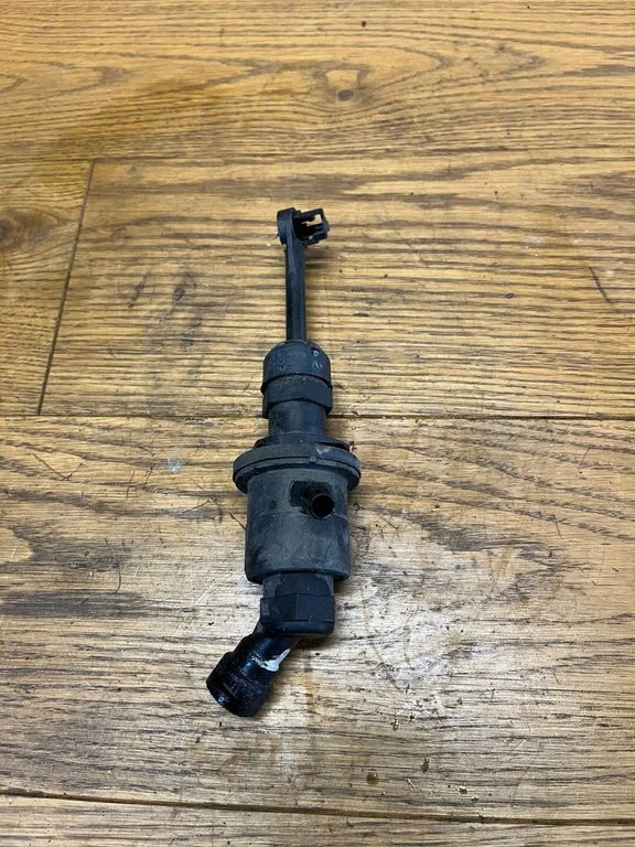 Clutch master cylinder – Nissan Qashqai (2010-2014)