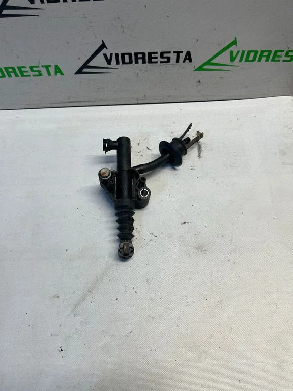 Clutch master cylinder 93450545