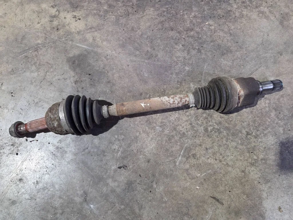 Front driveshaft – left
