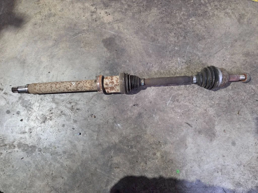 Front driveshaft – right