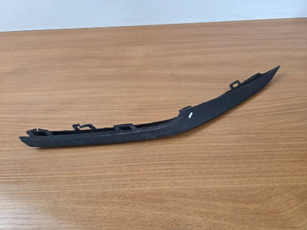 Front bumper splitter molding JX7B15B247A1