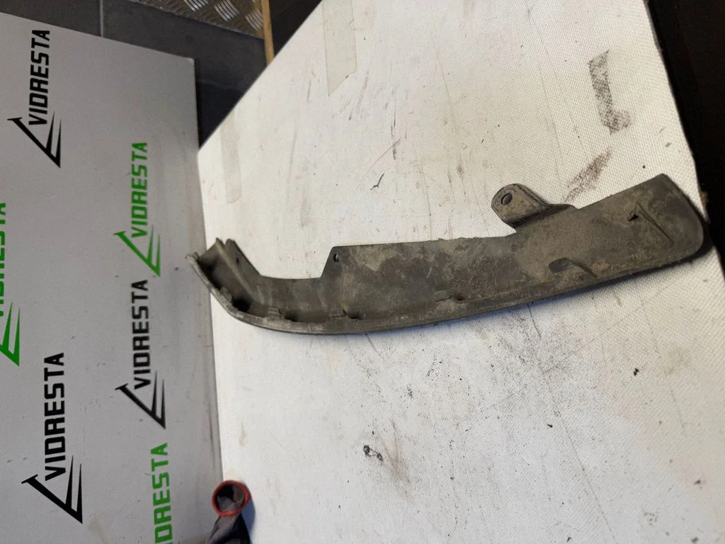 Front bumper splitter molding JX7B17626A1