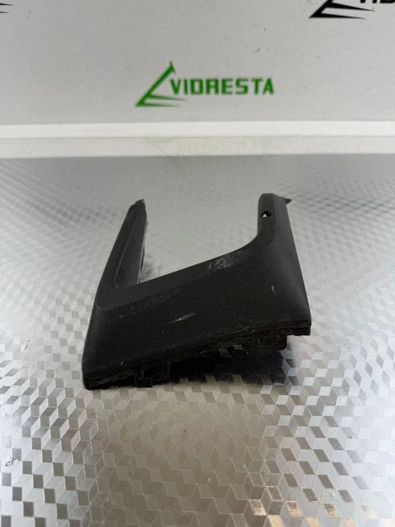 Front bumper splitter molding
