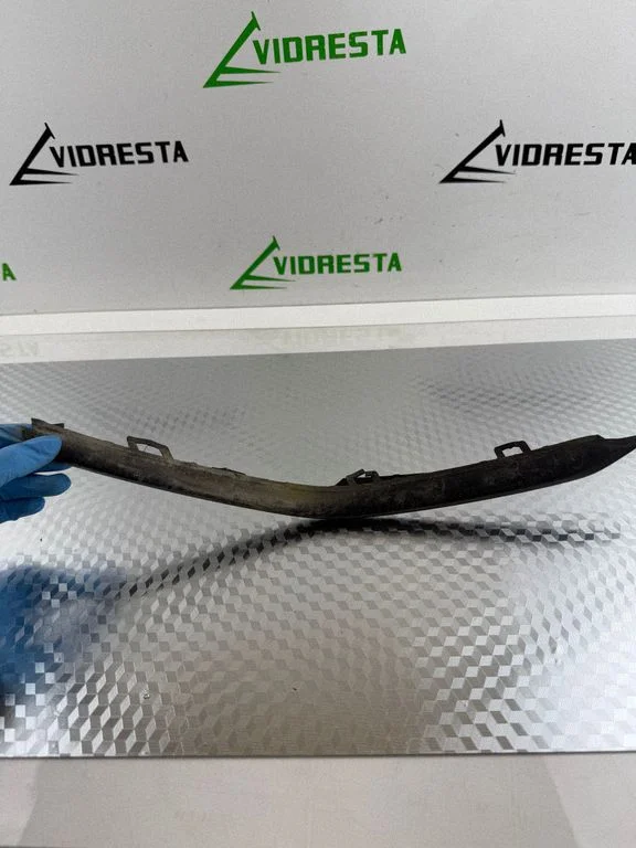 Front bumper splitter molding