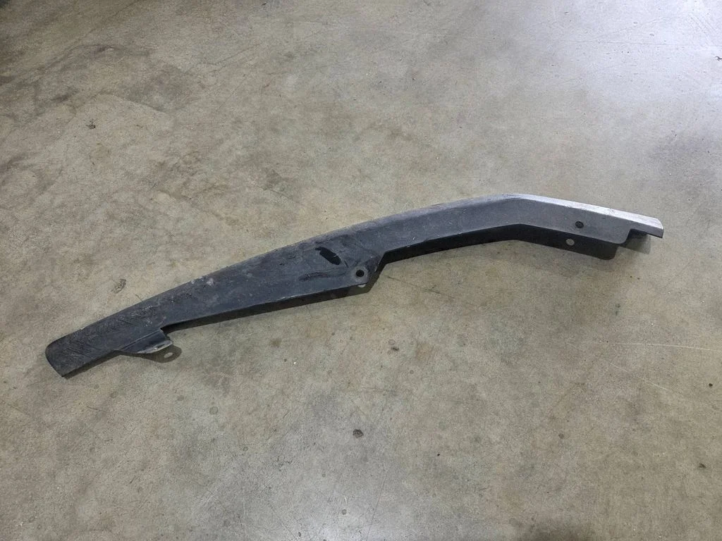 Front bumper lip JX7B17627A1