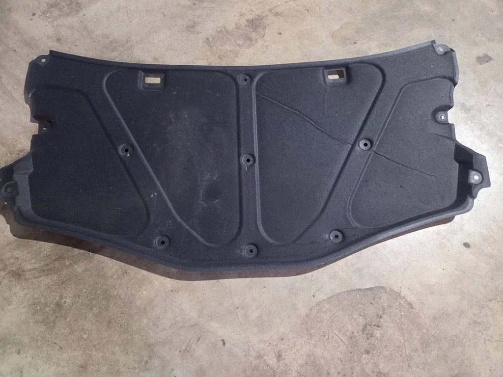 Engine bonnet/hood sound/heat insulation