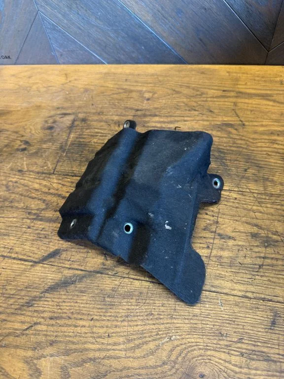 Engine bonnet/hood sound/heat insulation
