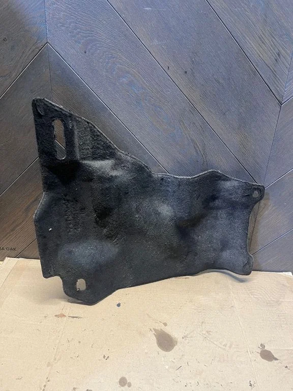 Engine bonnet/hood sound/heat insulation