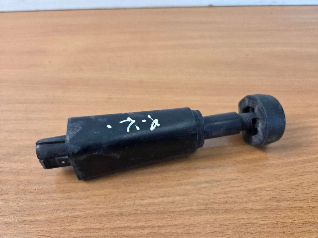 Front bonnet/hood damper/strut