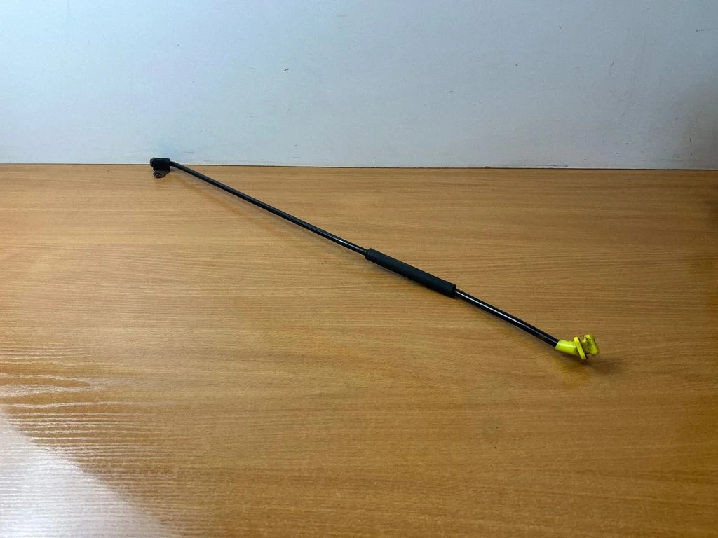Engine bonnet/hood prop rod/strut