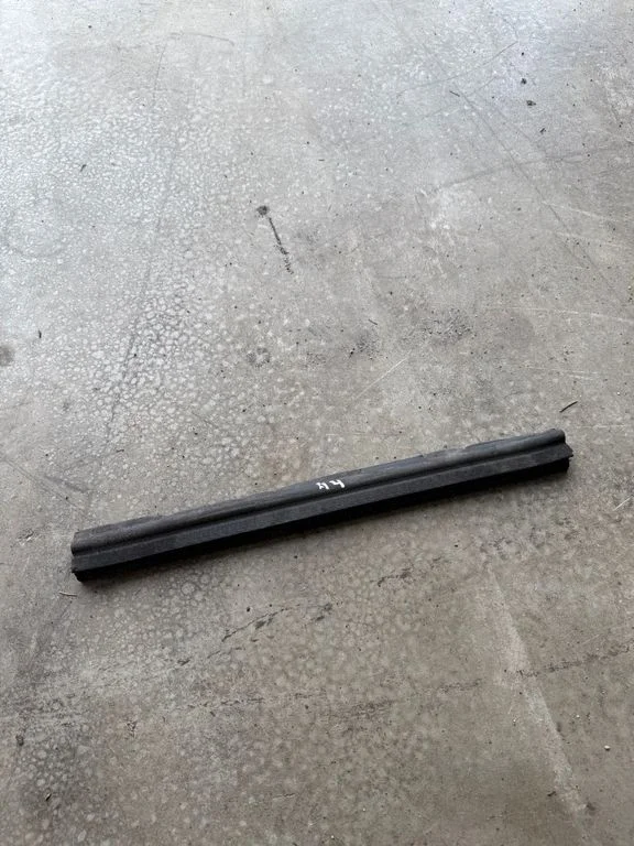 Engine compartment rubber 8K0121331