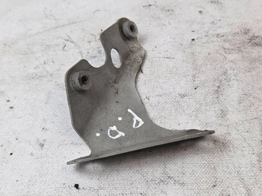 Poritiiva kinnitusklamber – Audi Q7 4L (2005-2015)