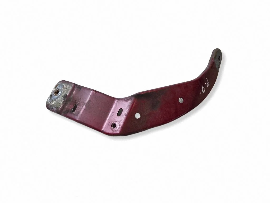 Fender mounting bracket 017242C02