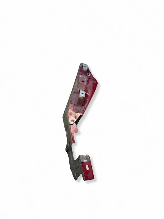 Fender mounting bracket 016693D04