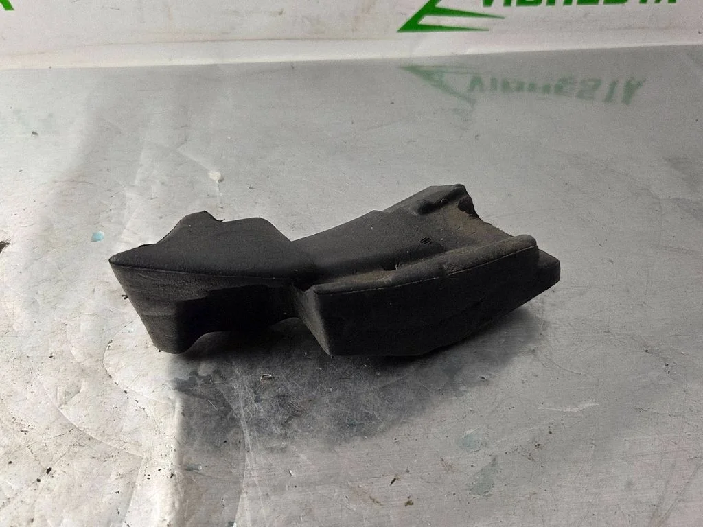 Fender foam support/seal 1661365148