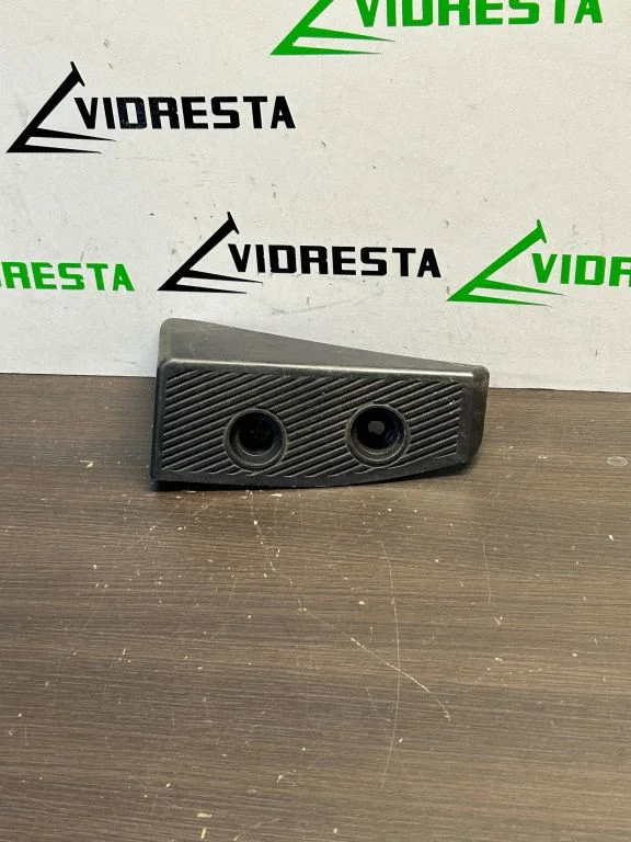 Center/middle under tray cover 84266C8000