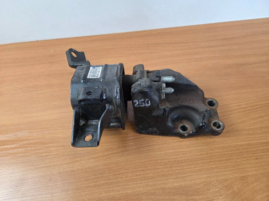 Gearbox mount 21830Q0000