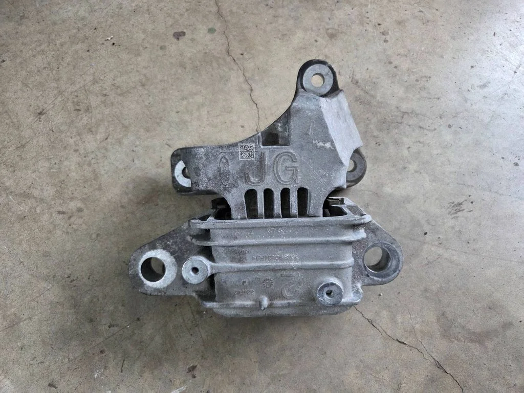 Gearbox mount JX617M121GC