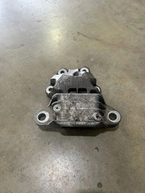 Gearbox mount JX617M121HD