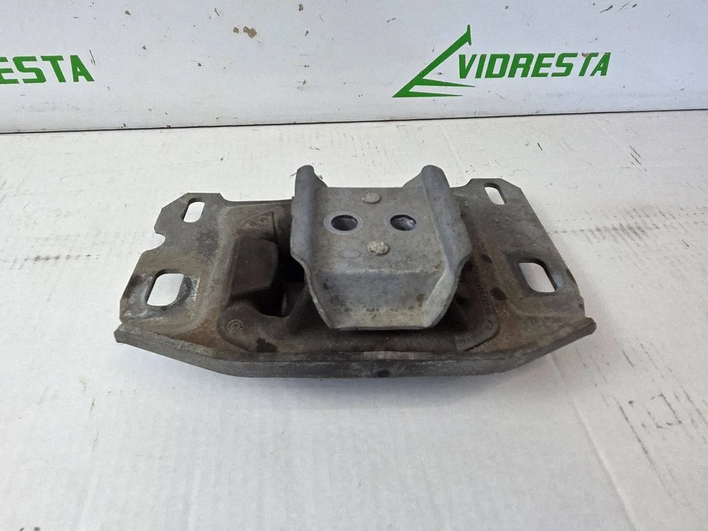 Gearbox mount 9673768480