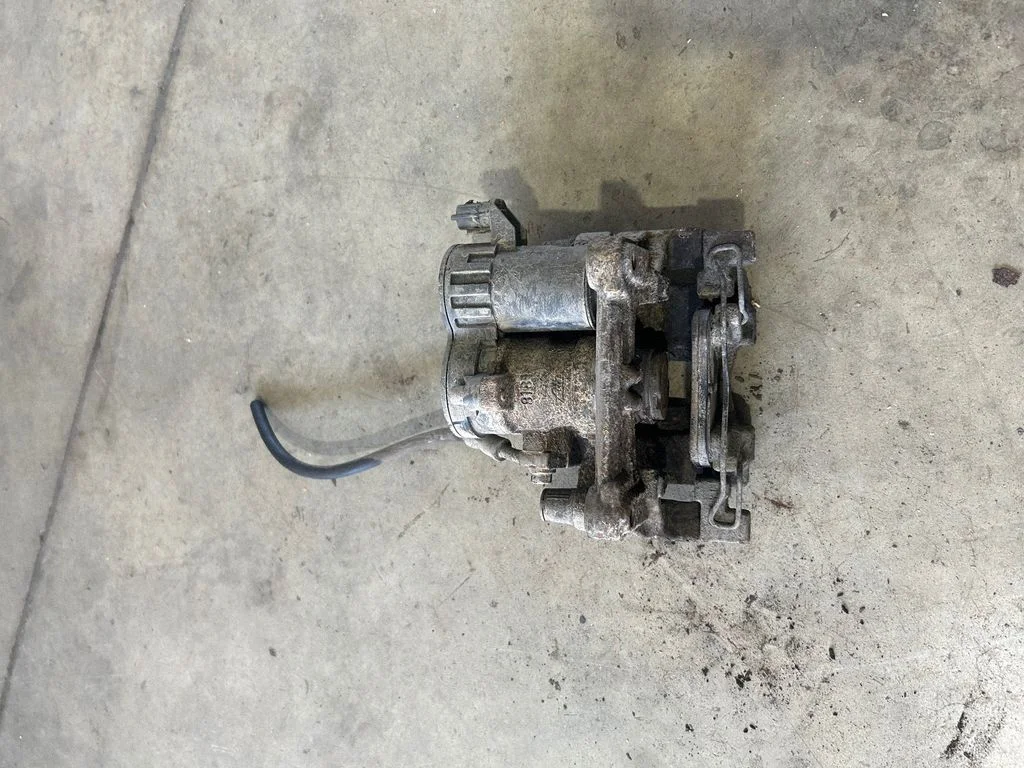 Tagumine pidurisadul JX612D253