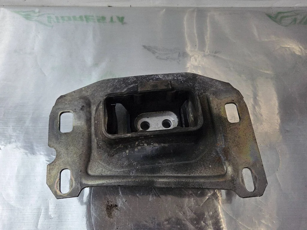 Gearbox mount 9807420980