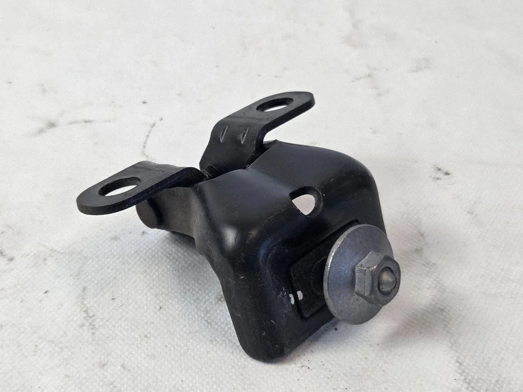 Tailgate/trunk/boot hinge 27C4A01