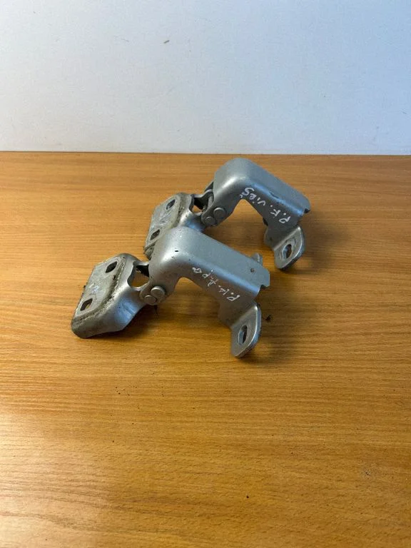 Esiukse hingede komplekt 804005400R