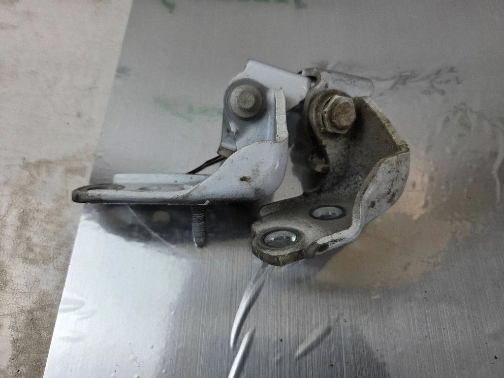 Komplet zawiasów drzwi przednich CJ54S22801AC