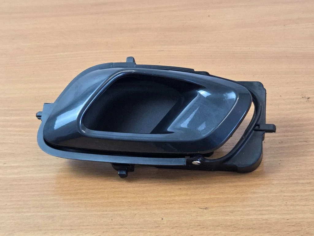 Esiukse sisemine käepide 82610Q0000