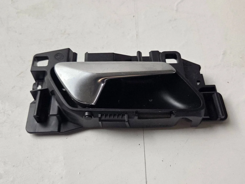 Front door interior handle A006AB01