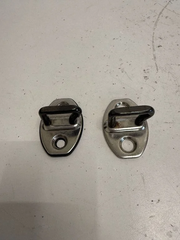 Front door lock loop/hook striker 5K0837033