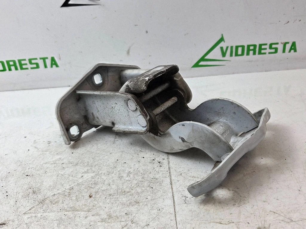 Rear door lower hinge 904108626R
