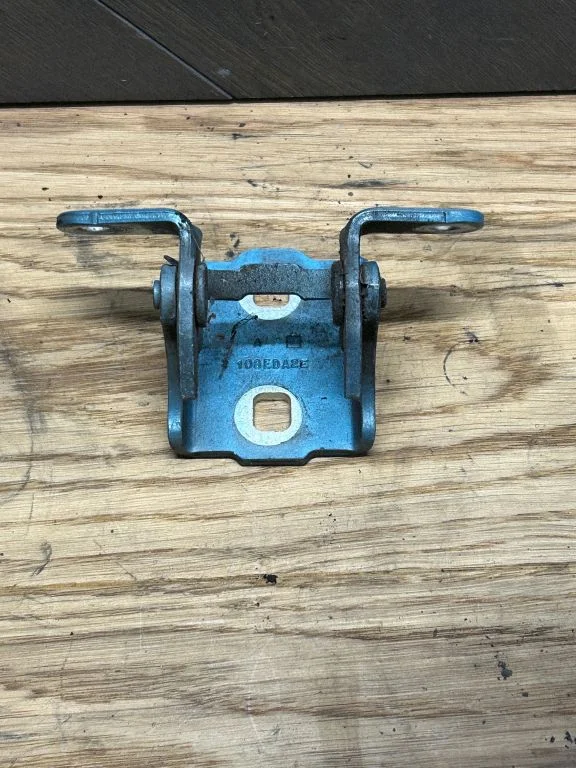 Tagaukse alumine hing 108EDA2E