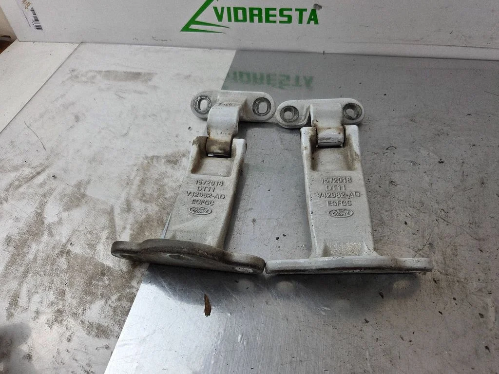 Tagaukse hingede komplekt V42982AD