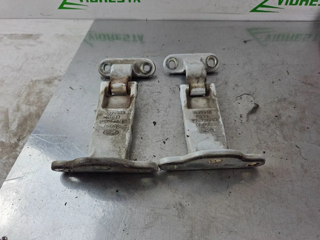 Tagaukse hingede komplekt V42982AD