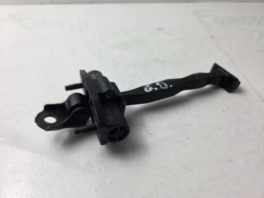 Rear door check strap stopper 6270ES72