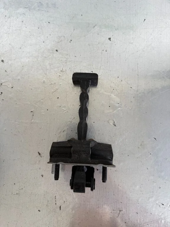 Rear door check strap stopper – Citroen C4 Grand Picasso (2013-2018)